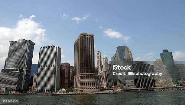 Foto de Wall Street Arranhacéus Da Cidade De Nova York e mais fotos de stock de Alto - Descrição Geral - Alto - Descrição Geral, Arquitetura, Arranha-céu