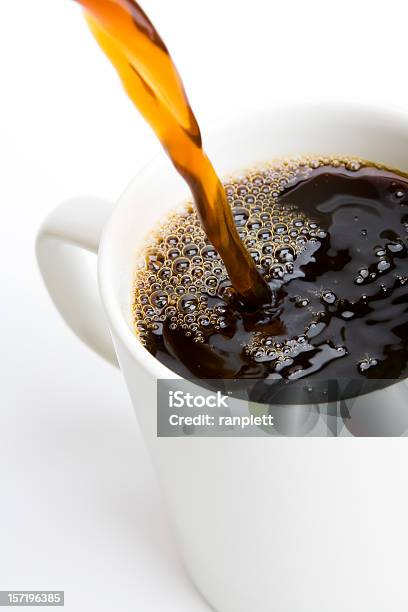 Verter Um Novo Copo De Café Em Saquinho Isolada - Fotografias de stock e mais imagens de Café - Bebida - Café - Bebida, Verter, Vapor