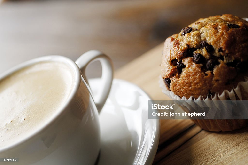 초콜릿 칩 머핀 및 커피 - 로열티 프리 커피-마실 것 스톡 사진