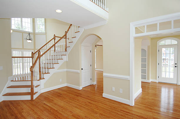 novo interior de casa - corridor entrance hall floor hardwood - fotografias e filmes do acervo