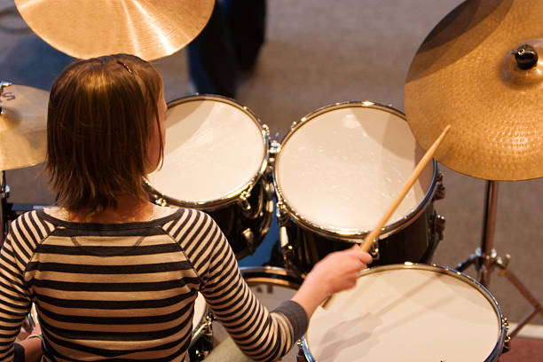 little drummer menina - toms imagens e fotografias de stock