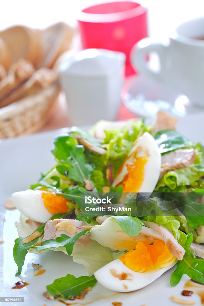 Ensalada con huevos - Foto de stock de Alimento libre de derechos