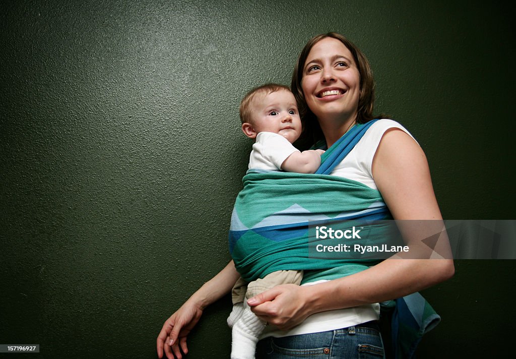 Feliz joven madre y niño - Foto de stock de 0-11 meses libre de derechos
