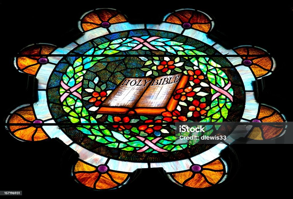 聖書に描かれたアンティークのステンドグラスの窓 - ステンドグラスのロイヤリティフリーストックフォト