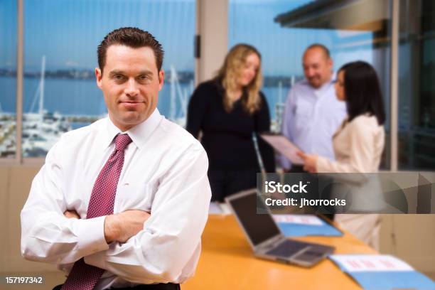 Foto de Líder De Equipe e mais fotos de stock de Adulto - Adulto, Analisar, Autoconfiança