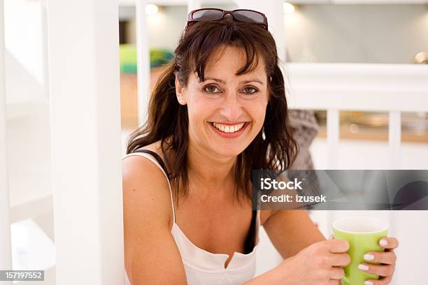 Foto de Intervalo Para Coffee e mais fotos de stock de Aconchegante - Aconchegante, Adolescência, Adulto