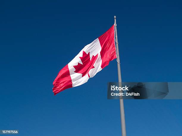 Foto de Bandeira Canadense Paisagem e mais fotos de stock de Bandeira - Bandeira, Folha de Bordo, Dia do Candá