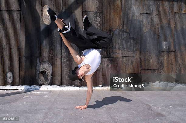 Handstand Stockfoto und mehr Bilder von Tanzen - Tanzen, Rap, Städtische Straße