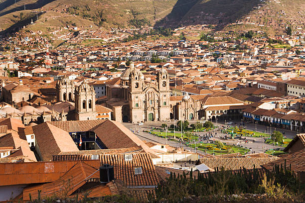 plaza de armas di cuzco, il perù, il panorama del sud america - provincia di cusco foto e immagini stock