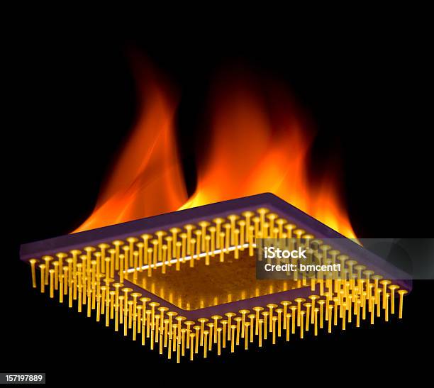 Photo libre de droit de Flaming Cpu Scène banque d'images et plus d'images libres de droit de Puce informatique - Puce informatique, État de surchauffe, Brasier