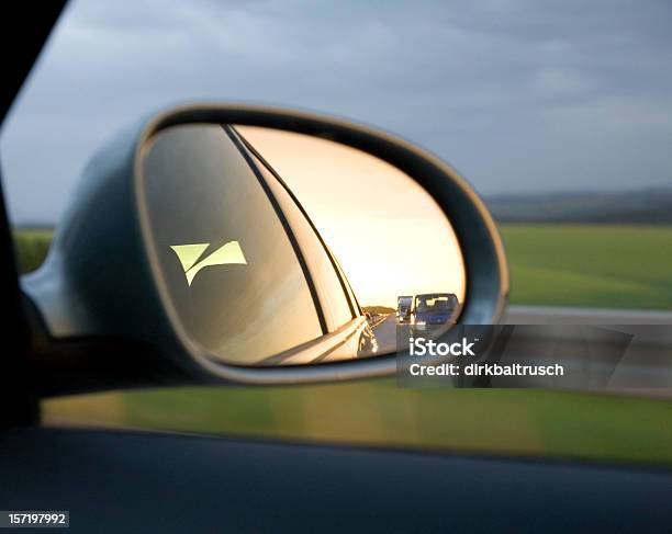 Foto de Chasers No Espelho e mais fotos de stock de Perseguir - Perseguir, Retrovisor central, Autoestrada