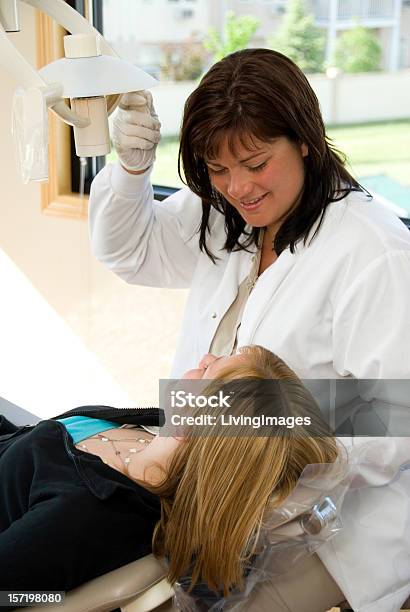 Controllo Odontoiatrico - Fotografie stock e altre immagini di Accudire - Accudire, Adulto, Allegro