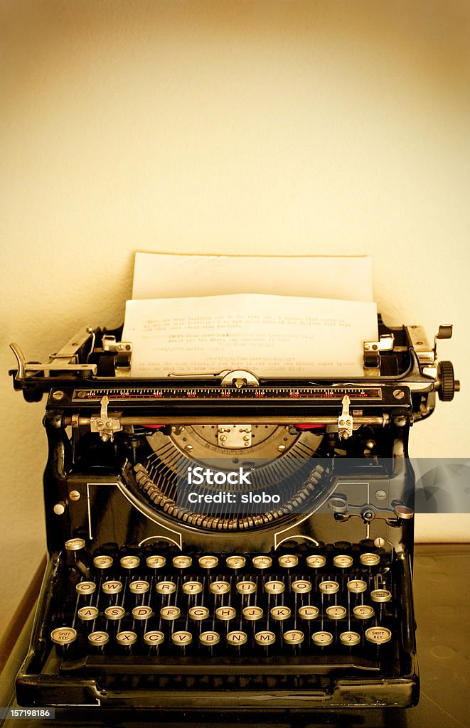 Escribir una carta Me - Foto de stock de Máquina de escribir libre de derechos