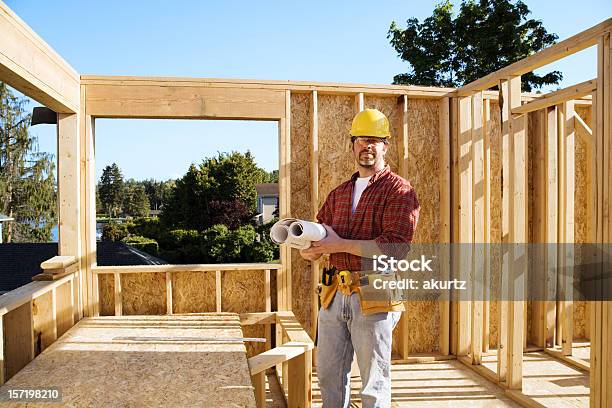 Foto de Controle De Qualidade De Engenheiro De Construção De Nova Casa e mais fotos de stock de Adulto