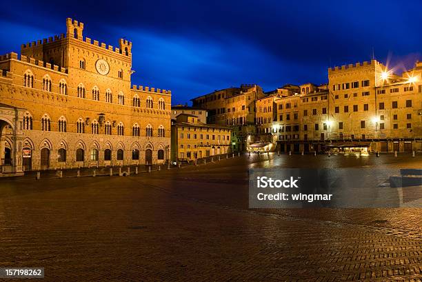 Sienna Di Notte Ii - Fotografie stock e altre immagini di Abbandonato - Abbandonato, Ambientazione tranquilla, Antico - Condizione