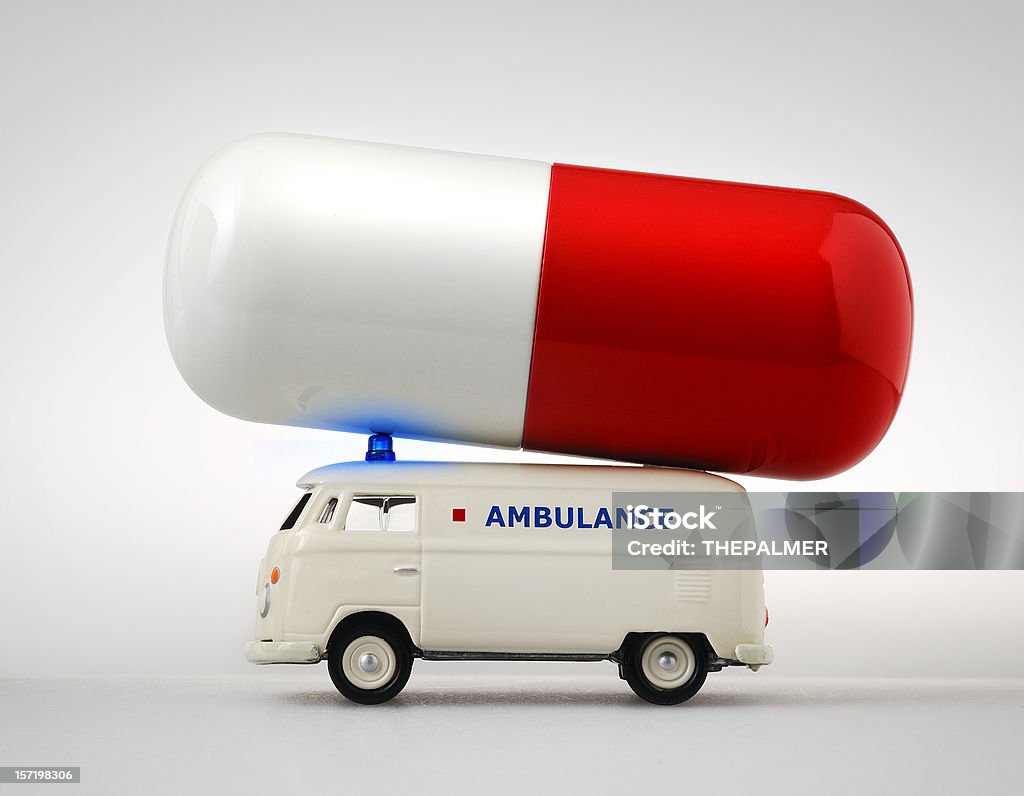 Ambulanza Pillola - Foto stock royalty-free di Humour