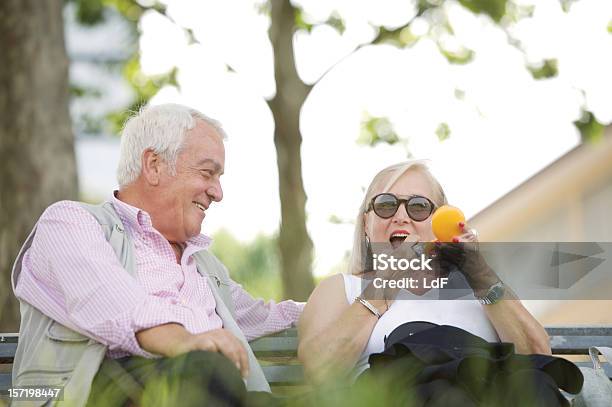 Seniores Namorar - Fotografias de stock e mais imagens de 60-64 anos - 60-64 anos, Adulto, Amor