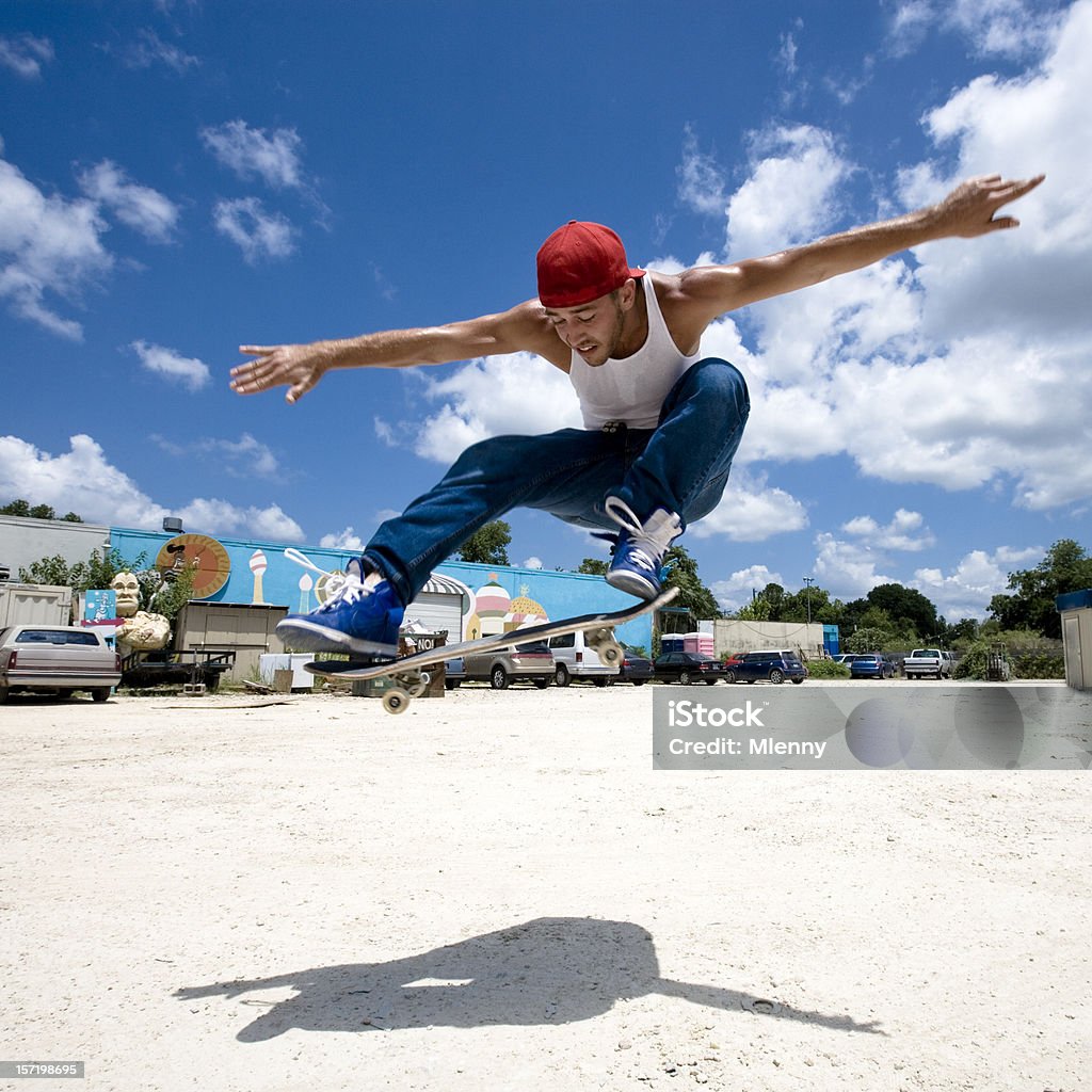 Saltar, andar en monopatín. - Foto de stock de Monopatín - Actividades recreativas libre de derechos