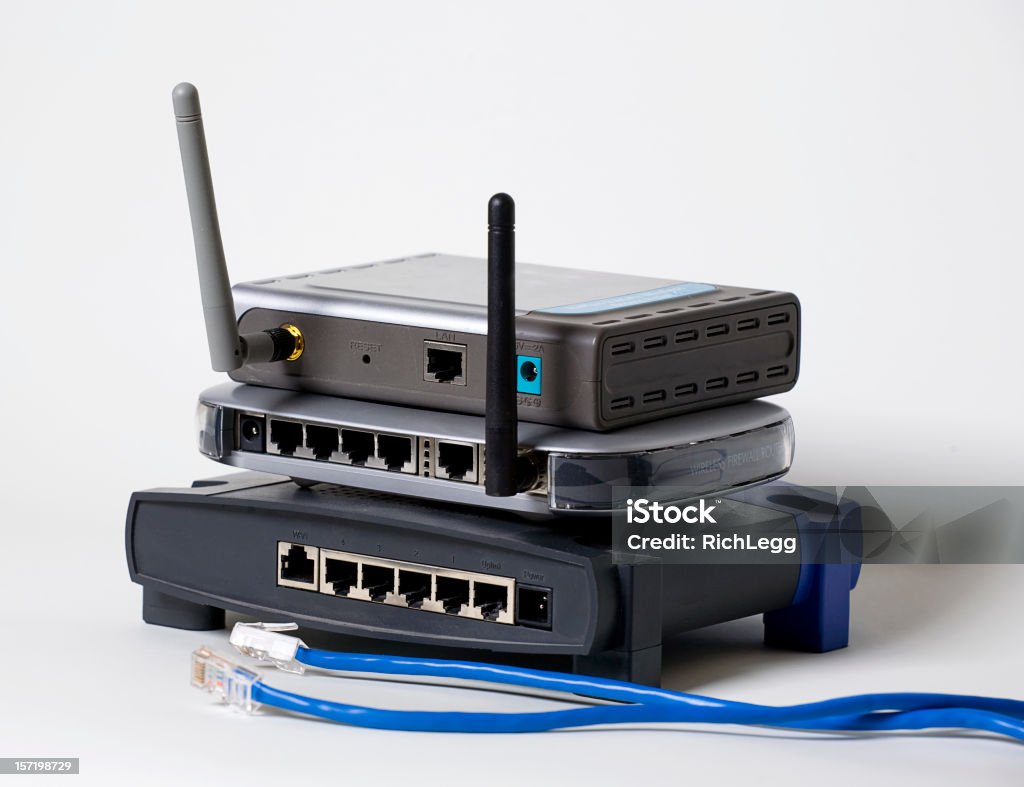 Routers y Cable de red inalámbrico - Foto de stock de Router libre de derechos