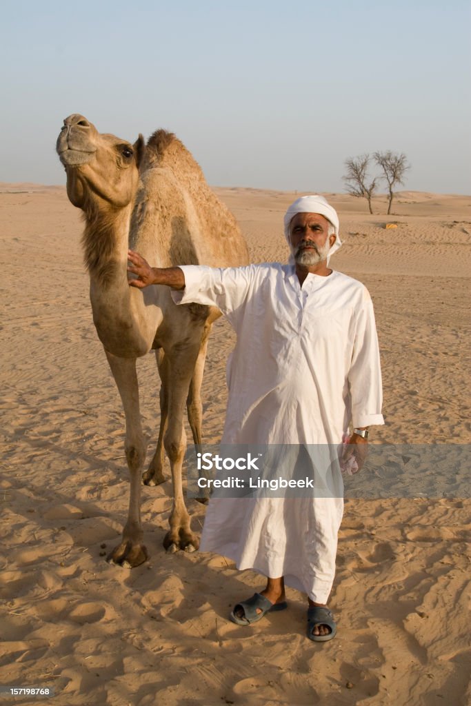 Arabische Mann mit Kamel - Lizenzfrei Kamel Stock-Foto