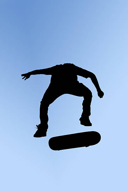 skateboard-jumping - extreme skateboarding action balance motion stock-fotos und bilder