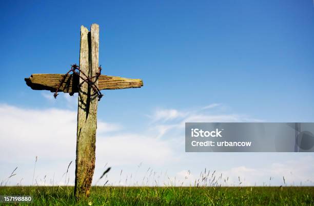 Cross - Fotografie stock e altre immagini di A forma di croce - A forma di croce, Croce religiosa, Lapide