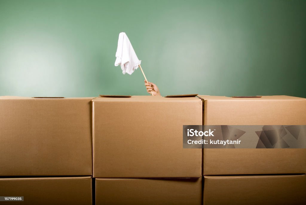 Mudanza - Foto de stock de Bandera blanca - Gesticular libre de derechos