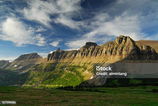 Logan Pass Foto de stock y más banco de imágenes de Aire libre - Aire libre, Cadena de montañas, Cielo