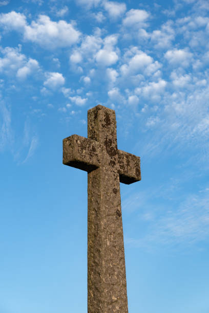 istock A tall monument in the shape of a cross remembering the dead 1572014668