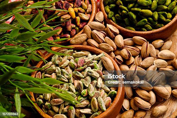 Frutos De Casca Rija - Fotografias de stock e mais imagens de Alimentação Saudável - Alimentação Saudável, Amendoim - Alimento, Amontoar