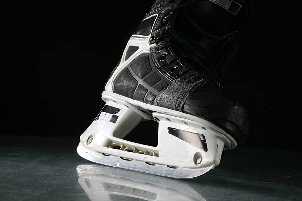 łyżwa figurowa - ice hockey ice skate equipment black zdjęcia i obrazy z banku zdjęć