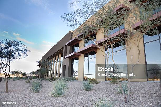 Edificio De Oficinas Corporativas Foto de stock y más banco de imágenes de Oficina - Oficina, Arizona, Arquitectura exterior