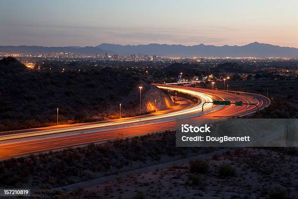 Lichter Von Phoenix Bei Sonnenuntergang Stockfoto und mehr Bilder von Arizona - Arizona, Phoenix - Arizona, Mehrspurige Strecke