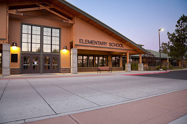 elementary school - elementary school building stock-fotos und bilder