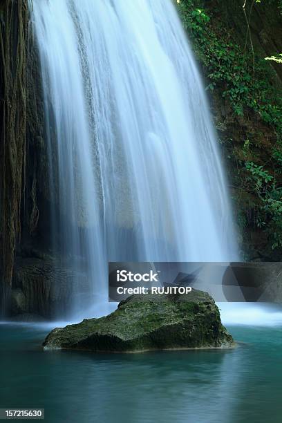 Cascate Di Erawan In Kanchanaburi Thailandia - Fotografie stock e altre immagini di Acqua - Acqua, Acqua fluente, Albero