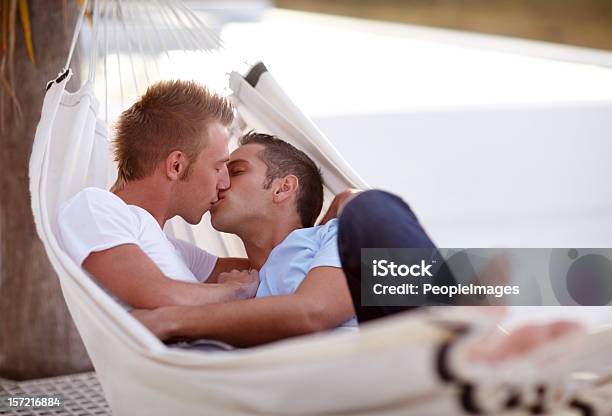 Mantener El Romance En La Relación Foto de stock y más banco de imágenes de Parejas - Parejas, Símbolo del orgullo gay, Amor - Sentimiento