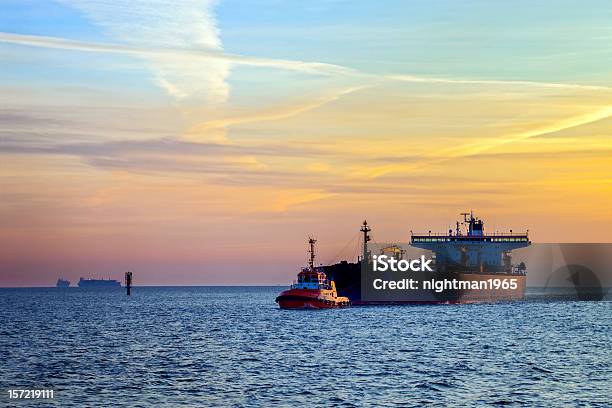 海景 - オイルタンカーのストックフォトや画像を多数ご用意 - オイルタンカー, オレンジ色, グダニスク