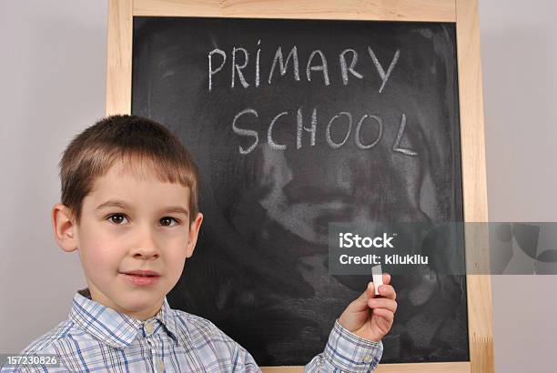 En La Pizarra Foto de stock y más banco de imágenes de Aprender - Aprender, Educación, Escuela preescolar