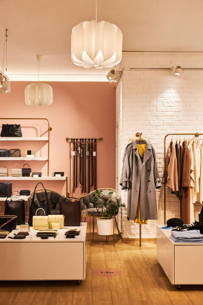 istock Empty clothing boutique in pink colors 1572391431