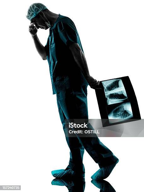 Lekarz Chirurg Radiolog - zdjęcia stockowe i więcej obrazów Badanie lekarskie - Badanie lekarskie, Białe tło, Cała postać