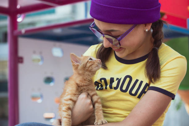 istock Girl and kitten 1572466928