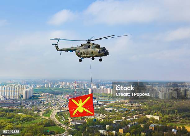 Helicóptero Com Bandeira De Guerra De Moscovo - Fotografias de stock e mais imagens de Ao Ar Livre - Ao Ar Livre, Arquitetura, Bandeira