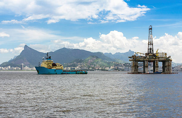 масло буровая установка - oil rig brazil oil industry petroleum стоковые фото и изображения