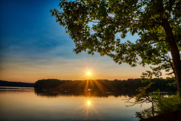 istock Lake Sunset Sunstars 1572633768