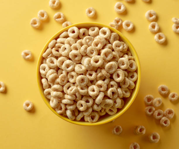 bowl of breakfast cereal honey rings - fotografia de stock