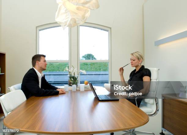 Job Interview Im Büro Stockfoto und mehr Bilder von Angesicht zu Angesicht - Angesicht zu Angesicht, Anzug, Arbeiten