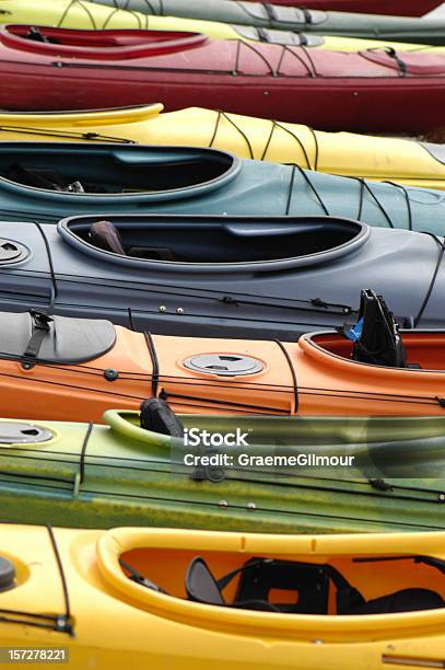 Kayak - Fotografie stock e altre immagini di Acqua - Acqua, Ambientazione esterna, Arancione