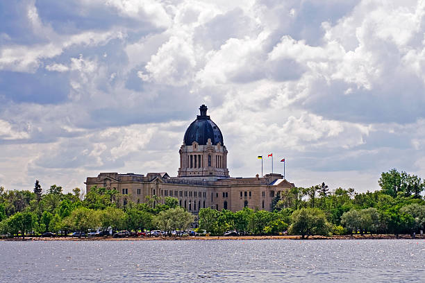 Saskatchewan Legislature Saskatchewan Legislation Building and Wascana Lake, Regina, Sask., Canada regina stock pictures, royalty-free photos & images