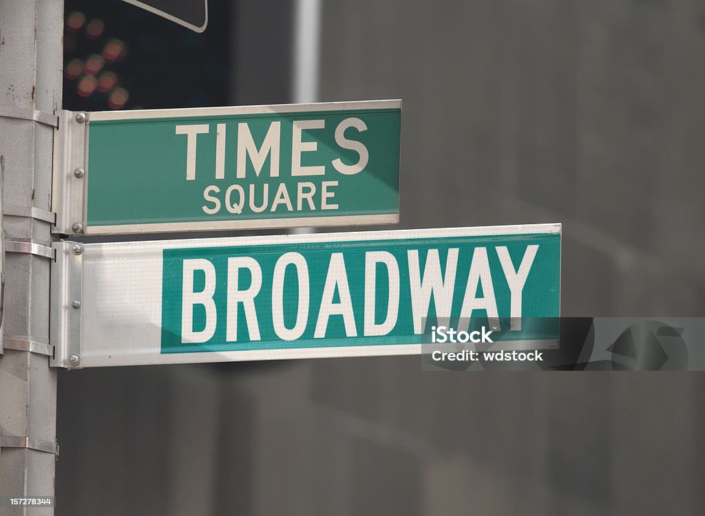 タイムズスクエアとブロードウェイの道路標識 - マンハッタン タイムズスクエアのロイヤリティフリーストックフォト