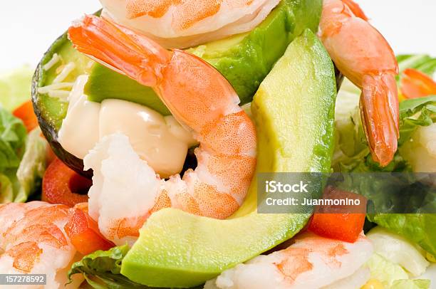 Photo libre de droit de Avocat Avec Une Salade De Crevettes banque d'images et plus d'images libres de droit de Cocktail de crevettes roses - Cocktail de crevettes roses, Avocat - Légume, Crevette - Produit de la mer